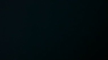 Siyah bir arka plan üzerine yazarak kelime, kesmek