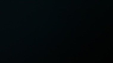 Siyah bir arka plan üzerine yazarak kelime, takip