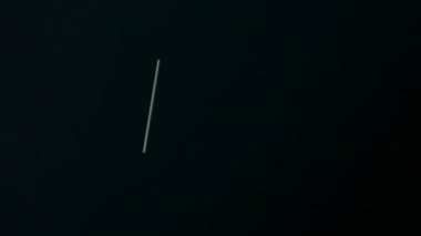 Siyah bir arka plan üzerine yazarak kelime, darbe