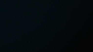 Siyah bir arka plan üzerine yazarak kelime, bum