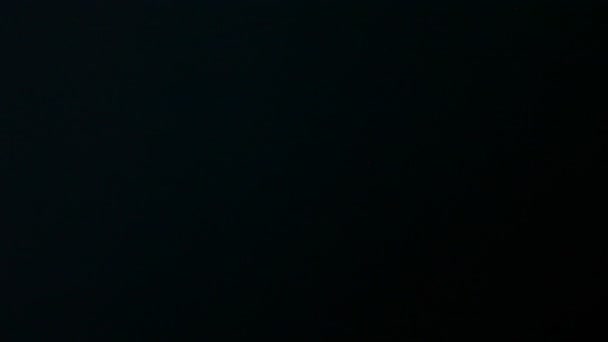 Dactylographier mot sur fond noir, cause 