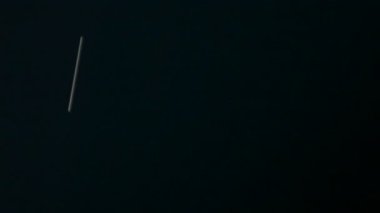 Siyah bir arka plan üzerine yazarak kelime silindir