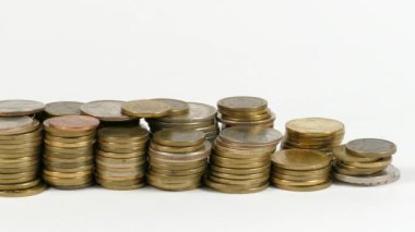 Arnavutluk bayrak sallayarak para sikke yığını ile