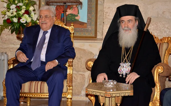 Bethlehem, Palestine. January 6th 2017: Greek Orthodox Patriarch of Jerusalem Theophilos III with Palestinian President, Mahmoud Abbas and Serbian Foreign Minister Ivica Dacic before Orthodox Christmas Eve dinner in The Church of the Nativity — Stock Photo, Image