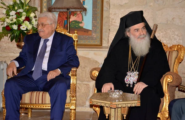 Bethlehem, Palestine. January 6th 2017: Greek Orthodox Patriarch of Jerusalem Theophilos III with Palestinian President, Mahmoud Abbas and Serbian Foreign Minister Ivica Dacic before Orthodox Christmas Eve dinner in The Church of the Nativity — Stock Photo, Image