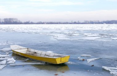 Belgrad, Sırbistan için dondurulmuş Tuna Nehri