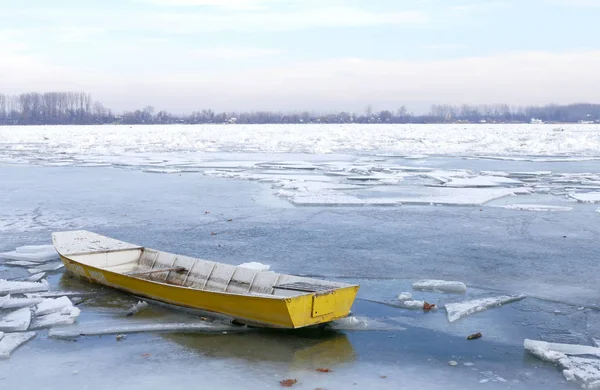 Belgrad, Sırbistan için dondurulmuş Tuna Nehri