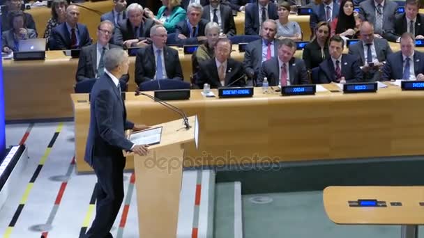 Нью-Йорк, США. 20 вересня 2016: Президент США Барак Обама відбулася на лідерів саміту на глобальна криза біженців на задвірках Unga 71 — стокове відео