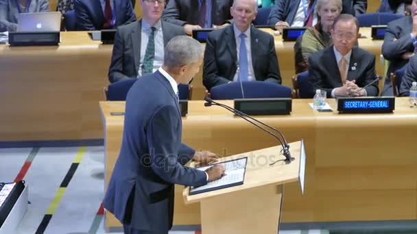 New York, Spojené státy americké. 20. září 2016: Americký prezident Barack Obama hostitelem summitu vedoucích představitelů o globální krizi uprchlíků na okraji Unga 71 — Stock video