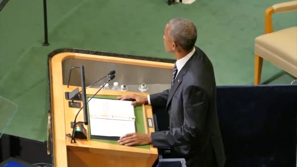 New York, Spojené státy americké. 20. září 2016: prezident Spojených států Barack Obama drží projev v obecné rozpravy 71 zasedání Valného shromáždění Organizace spojených národů — Stock video