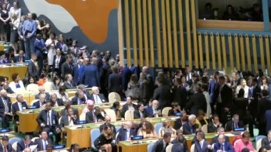 New York, ABD - 20th Eylül 2016: 71 oturumu New York'ta Birleşmiş Milletler Genel Kurulu, konferans salonu genel bakış. Bizim Dışişleri Bakanı John Kerry Ga koridorda.