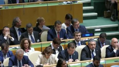 New York, ABD - 20th Eylül 2016: 71 oturumu New York'ta Birleşmiş Milletler Genel Kurulu, konferans salonu genel bakış. Gaun, Sırp temsilci seçme.