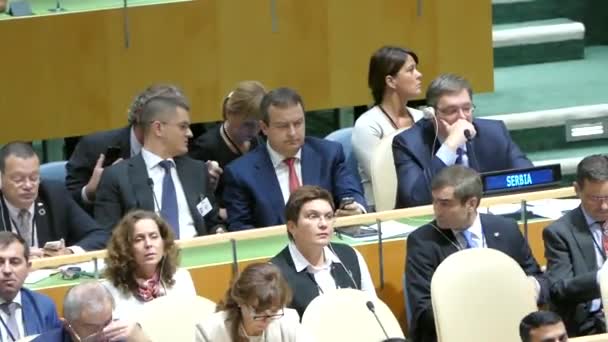 New York, Usa – 20. září 2016: Celkový pohled konferenční místnost 71 zasedání Valného shromáždění Organizace spojených národů v New Yorku. Srbská delegace v Gaun. — Stock video