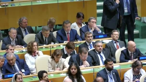 뉴욕, 미국-9 월 20 2016: 71 세션 뉴욕에서 유엔 총회의의 회의실의 일반 보기. 에 신관에서 세르비아와 몰도바 대표단. — 비디오