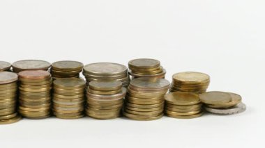 Para sikke yığını ile sallayarak Slovenya bayrağı