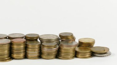 Para sikke yığını ile sallayarak Sırbistan bayrağı