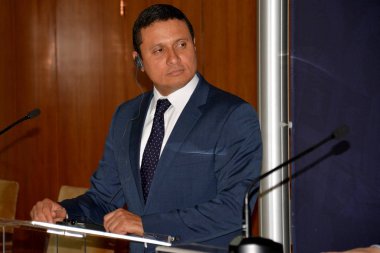 Belgrad, Sırbistan. 10th Kasım 2016 - Guatemalalı Dışişleri Bakanı Carlos Raul Morales Sırbistan için resmi ziyarette bir basın açıklamasında verir.