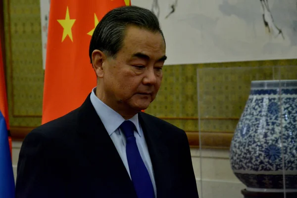 Pekin, Çin. Aralık ayı 15th 2016: Çin Dışişleri Bakanı Wang Yi toplantıdan önce