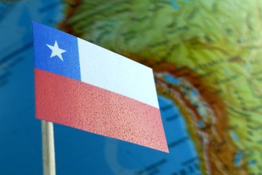 Bir arka plan makro olarak bir harita ile Şili bayrağı