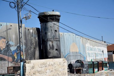 Bethlehem, Palestine. Ocak ayı 6th 2017 - Filistin, Aida mülteci kampında Yakılan gözetleme 