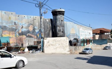 Bethlehem, Palestine. Ocak ayı 6th 2017 - Filistin, Aida mülteci kampında Yakılan gözetleme