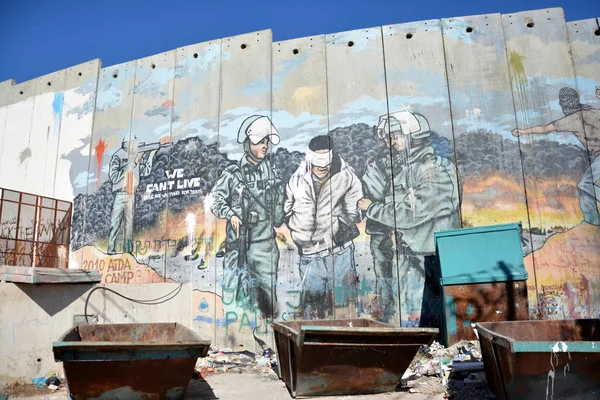 Bethlehem, Palestine. Ocak ayı 6th 2017 - Aida mülteci kampı Filistin içinde grafiti duvar