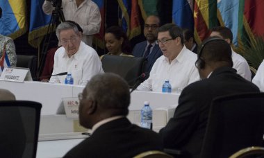 Havana, Küba'da. Askeri yürüyüş 10th 2017 - Küba Başkan Raul Castro Caribbean Derneği 22 toplantının açılışında Bakanlar Konseyi devletler