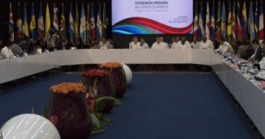 Havana, Küba'da. Askeri yürüyüş 10th 2017 - Küba Başkan Raul Castro Caribbean Derneği 22 toplantının açılışında Bakanlar Konseyi devletler