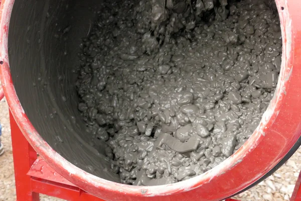 Beton karıştırıcı inşaat sahasında yapma