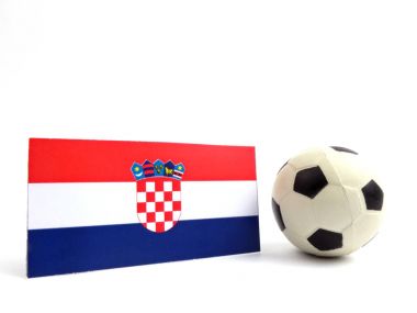 Hırvatistan bayrağı ile futbol topu isloated beyaz arka plan üzerinde