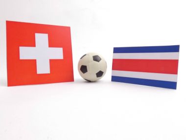 İsviçre ve Kosta Rika ile futbol topu isloated beyaz arka plan üzerinde bayrak
