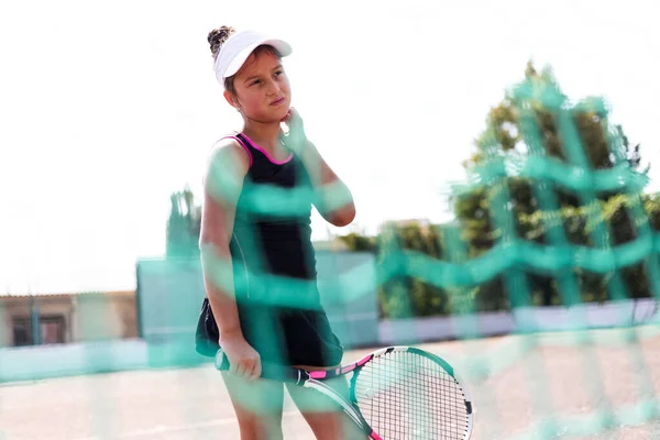 Retrato Adolescente Jogando Tênis Quadra Esporte — Fotografia de Stock