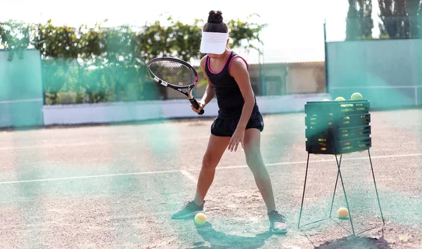 Portrét Dospívající Dívky Hrající Tenis Sportovním Hřišti — Stock fotografie