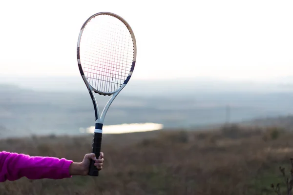 Weibliche Hand Hält Tennisschläger Freien — Stockfoto