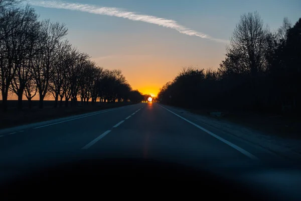 Tramonto Irreale Strada Dall Interno Della Macchina — Foto Stock