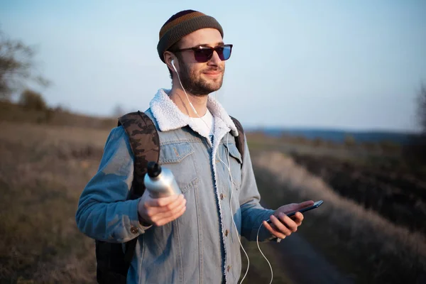 Portrait Young Hipster Man Backpack Smartphone Reusable Aluminum Water Bottle — Stock Photo, Image