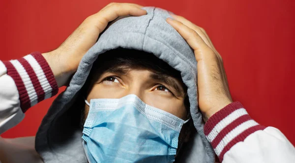 Studio Porträtt Ung Huva Kille Bär Medicinsk Influensa Mask Coronavirus — Stockfoto