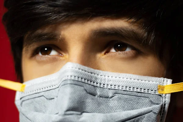 Makro Porträt Eines Jungen Mannes Mit Medizinischer Grippe Maske Gegen — Stockfoto