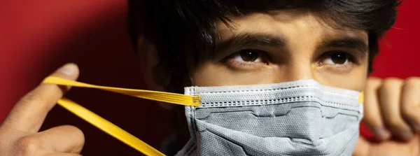 Nahaufnahme Porträt Des Jungen Mannes Gesicht Medizinische Atemwegsgrippe Maske Gegen — Stockfoto