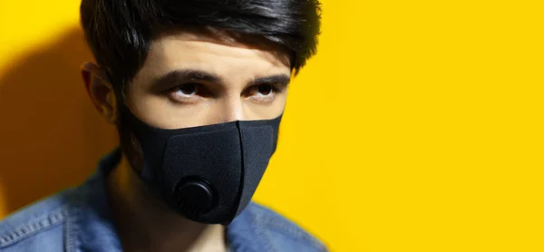 Close Young Man Wearing Black Respiratory Face Mask Coronavirus Yellow — Stock Photo, Image