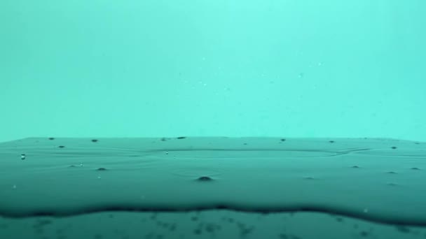 Detailní Záběr Obráceného Videa Vody Padající Skleněného Stolu Pozadí Vodního — Stock video