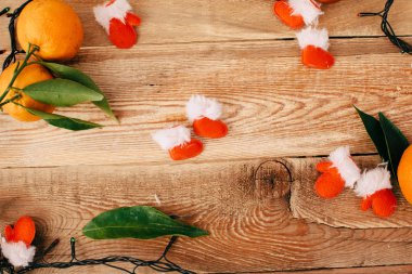 Çelenk ve mandalina Noel kompozisyonu