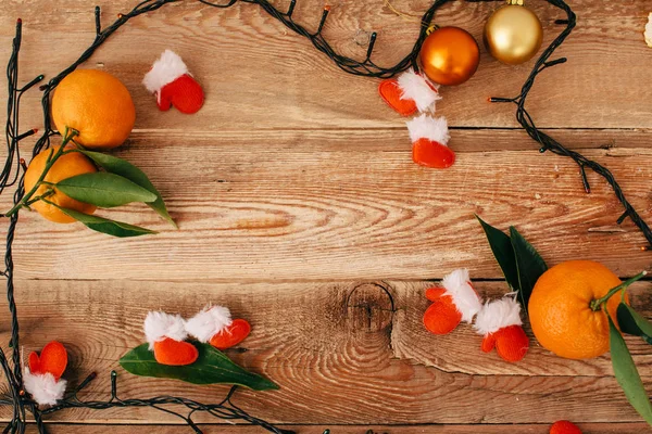 Çelenk ve mandalina Noel kompozisyonu