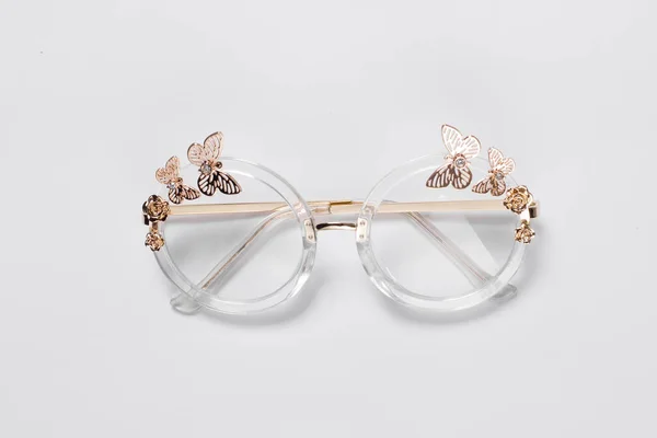 Beyaz Bir Arka Plan Şeffaf Gözlük Güzel Şık Gözlüklerle — Stok fotoğraf
