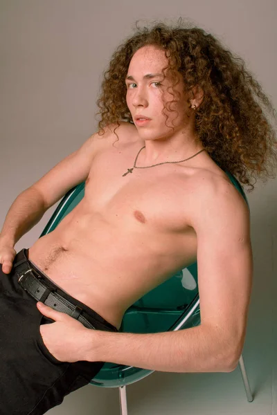 Attractive Stylish Guy Curly Hair Sports Figure — Stock Photo, Image