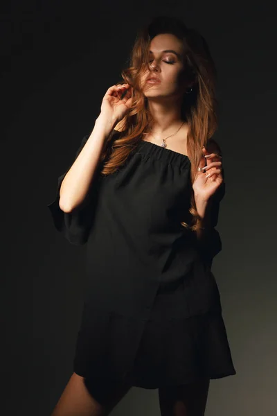 Elegante Retrato Belleza Una Chica Moda Con Maquillaje Cabello —  Fotos de Stock