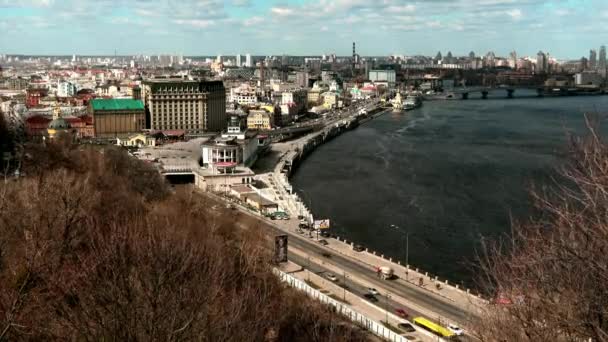 Kyiv Podil gamla historiska distrikt Dnipro floden — Stockvideo