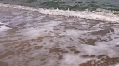 Black Sea Shore. Kum plaj. Dalgalar. Sonbahar sabah
