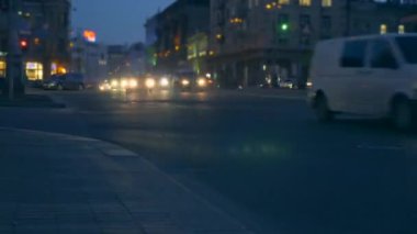 4 k 30p Timelapse akşam şehir sokak trafik. Avrupa, Ukrayna, Kiev, Khreshchatyk'a sokak