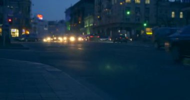 C4k 24p Timelapse akşam şehir sokak trafik. Avrupa, Ukrayna, Kiev, Khreshchatyk'a sokak